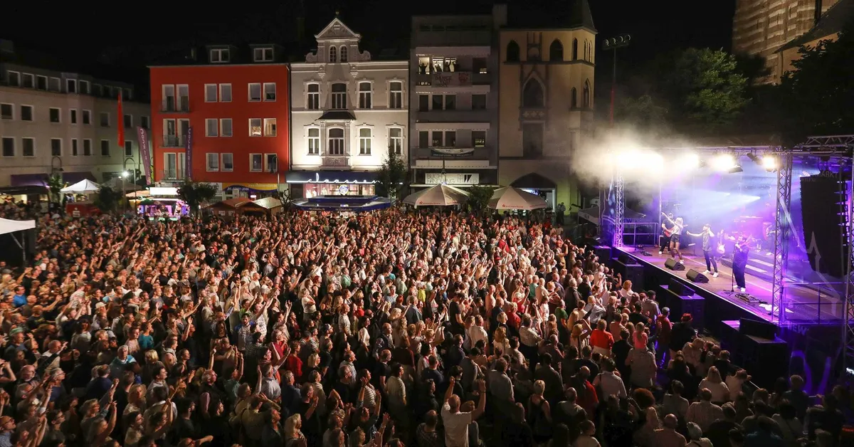 Bunte Stadtfeste Galerie mit festlicher Atmosphäre und kulturellen Veranstaltungen.
